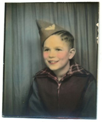 photoboothBoyinMilitarycap01