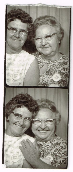 photoboothTwoHappyLadiesSeniorPower