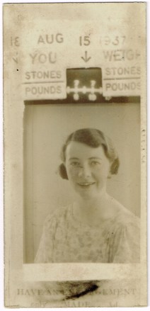 photoboothPhotoWeighAug15:1937