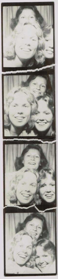 photoboothDonnaWithFriendsPt2