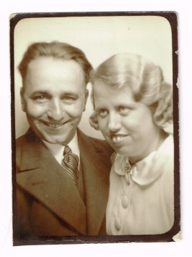 photoboothblondebuckteeth