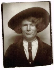 photoboothGermanHatLady?