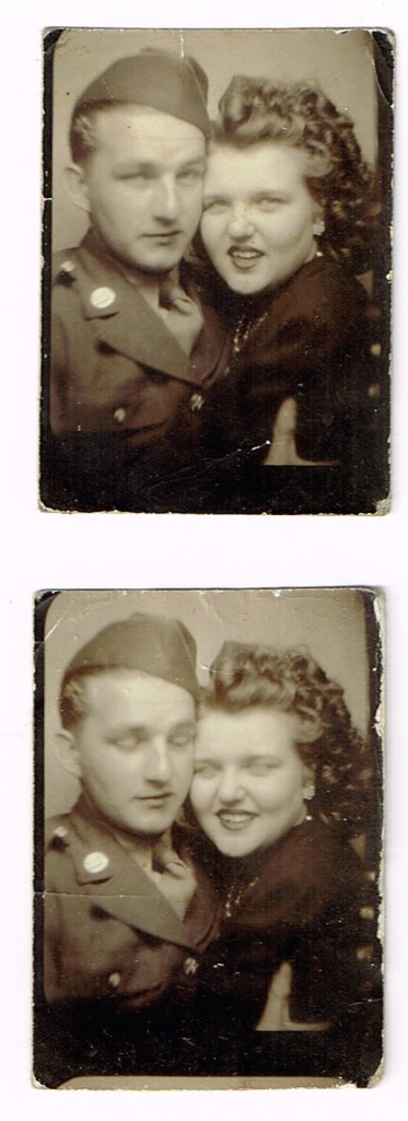photoboothSultry1940sWW2couple