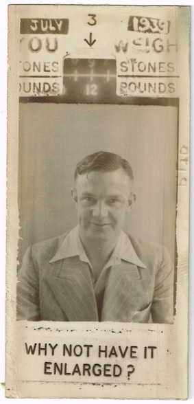 photoboothLovelyMenPhotoWeigh03