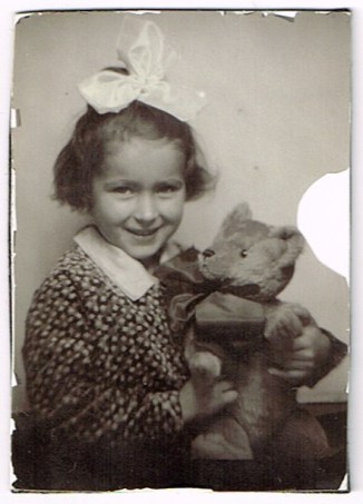 photoboothgermanychildwith-teddy